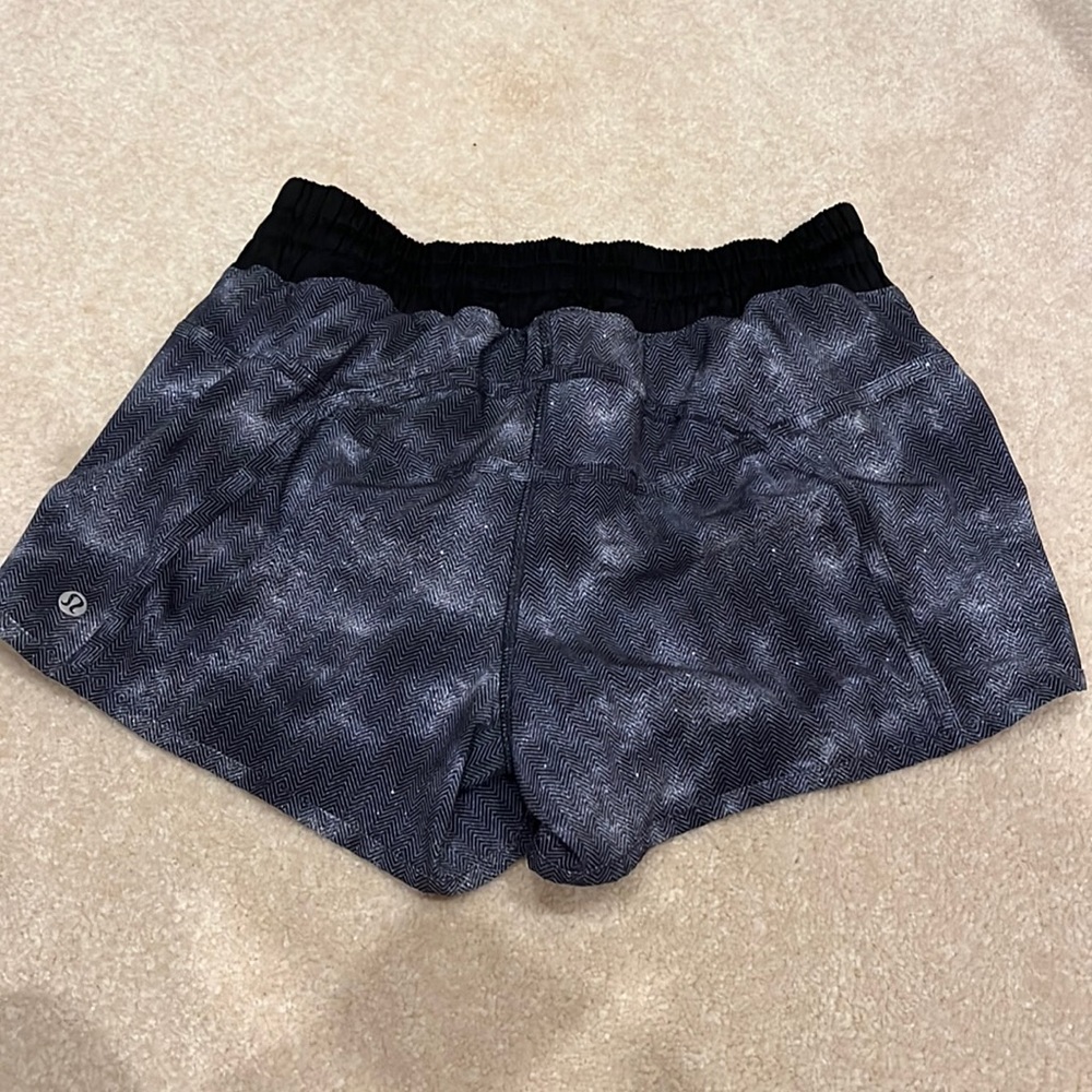 Lululemon black print shorts